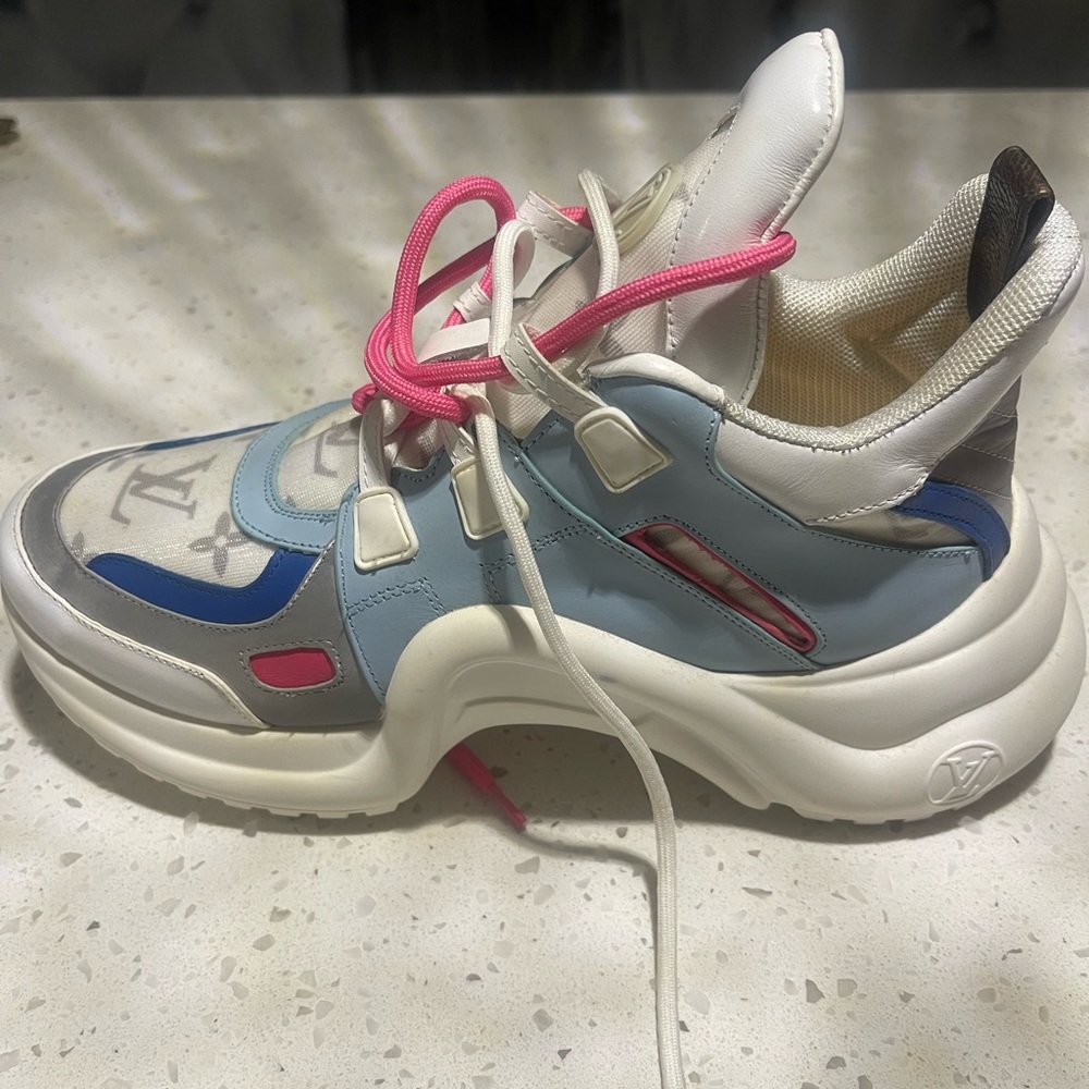 LV Archlight Sneakers size 41 - Picture 2 of 4